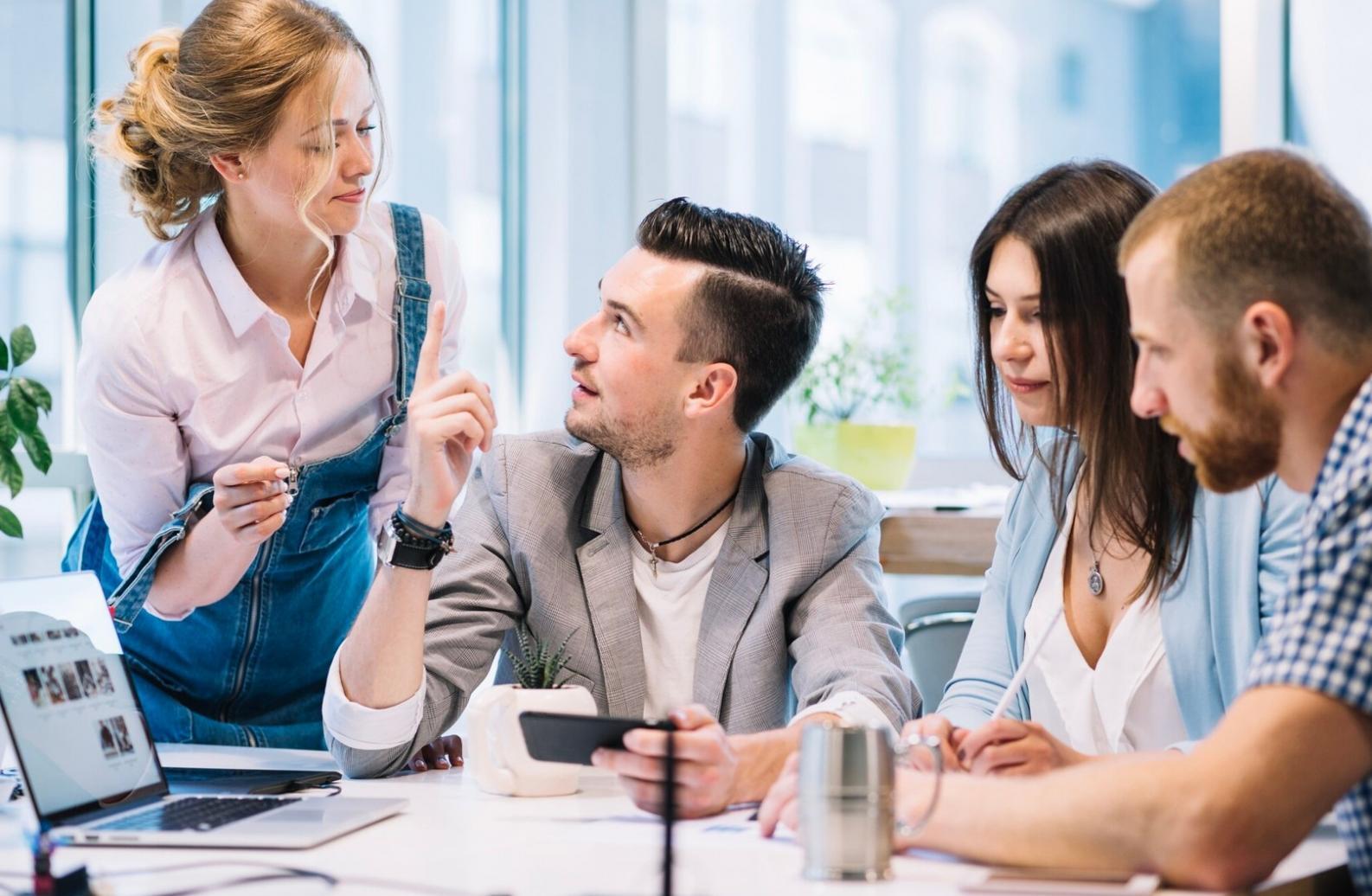 Consultation financière transparente avec documents et analyses détaillées
